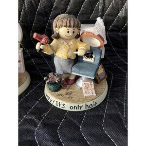 Zingle-Berry “Hey! It’s Only Hair” IE/1686 1082 Hairdresser Berry Figurine 1999